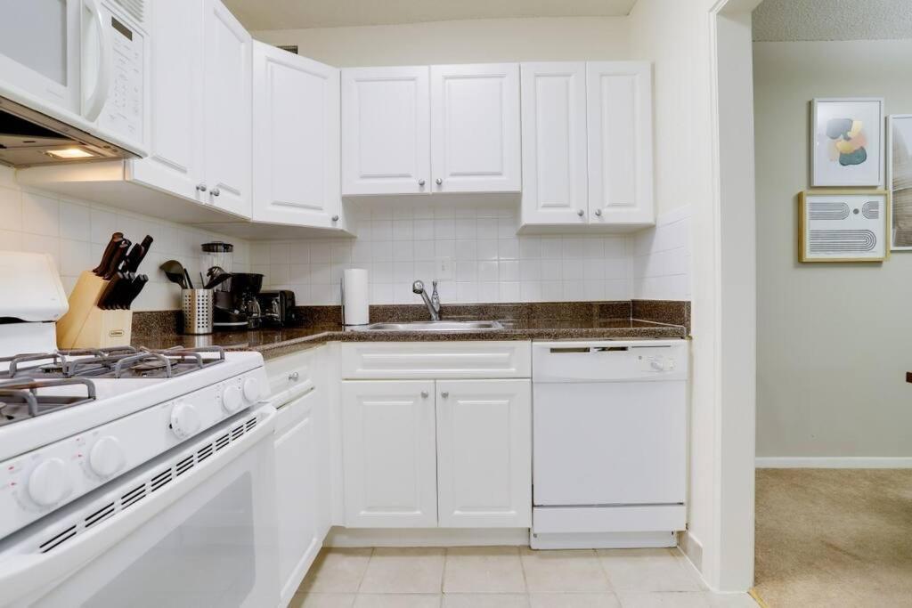 Awesome 1 Bedroom Apt + Den At Crystal City With Gym Arlington Exterior photo