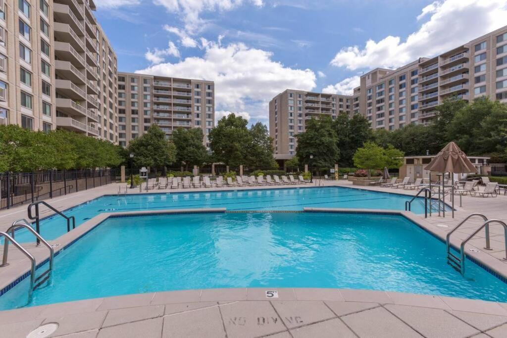Awesome 1 Bedroom Apt + Den At Crystal City With Gym Arlington Exterior photo