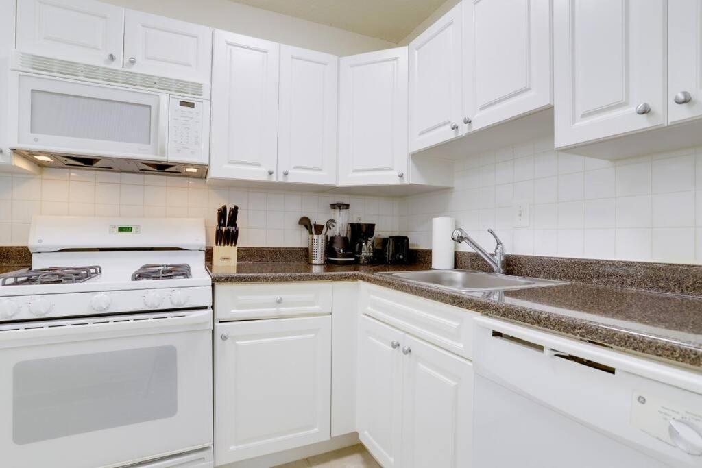 Awesome 1 Bedroom Apt + Den At Crystal City With Gym Arlington Exterior photo